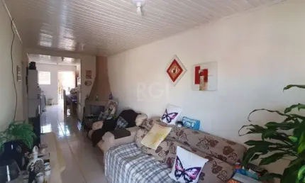 Casa para Venda - 75m², 2 dormitórios, 1 vaga - Hípica