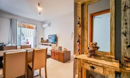 Térreo reformado com pátio na João Alfredo, excelente para pets