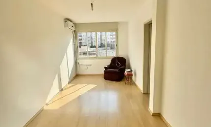 Excelente apartamento 2 quartos 1 vaga de garagem escriturada prédio com elevador a venda no bairro Menino Deus,