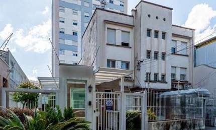 Apartamento de um quarto, suíte e uma vaga de garagem no bairro Santa Cecilia em Porto Alegre.