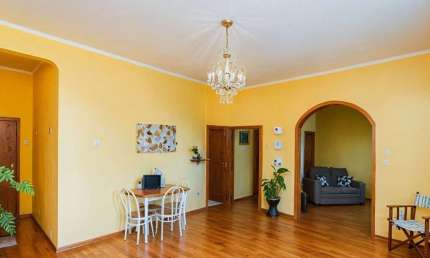 Vende-se amplo apartamento com 3 quartos(1 suíte), 95m² e sacada - Petrópolis