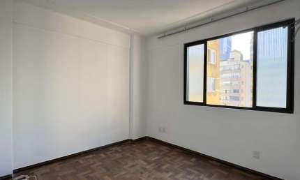 APARTAMENTO 2 DORMITÓRIOS TOTALMENTE REFORMADO NO CENTRO HISTÓRICO