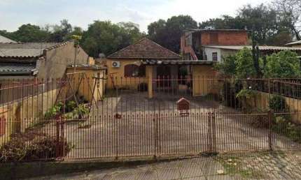 Excelente imóvel com terreno amplo à venda no Jardim Itu – Porto Alegre