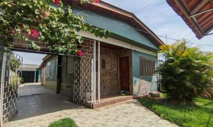Casa à venda em Porto Alegre, Localizada na Avenida Vinte e Um de Abril, no bairro Sarandi