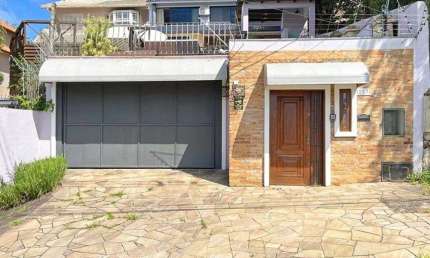 Casa com 3 quartos à venda na Rua Charruas, --, Espírito Santo, Porto Alegre