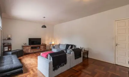 Casa com 3 quartos à venda na Avenida General Barreto Viana, --, Chácara das Pedras, Porto Alegre