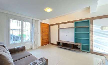 Casa com 2 quartos à venda na Rua Irmão Jaime Biazus, --, Guarujá, Porto Alegre
