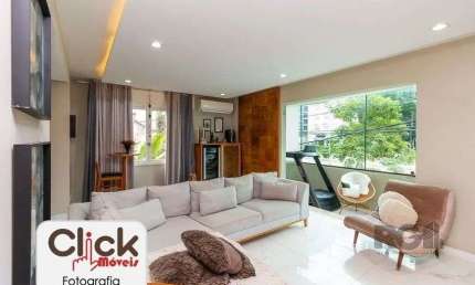 Apartamento 4 dormitórios, sendo 1 suíte, 193 m² de área privativa e 2 vaga(s) de garagem. Localizado na Rua/Av. Carlos Gomes, no bairro Auxiliadora em Porto Alegre.