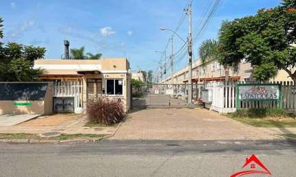 Sobrado em condomínio fechado no bairro Ponta Grossa