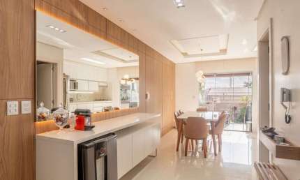 Deslumbrante casa 3 suítes, 4 Banh, 2 vagas cobertas, Guarujá POA RS