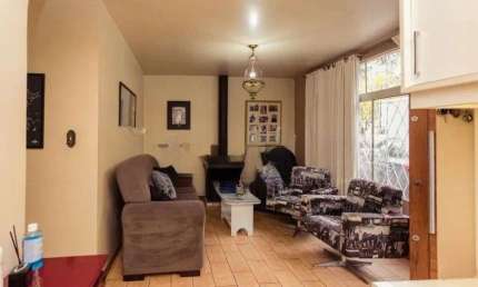 Casa térrea com 200m² privativos, 3 quartos, Rua Sylvio Sanson - Sarandi