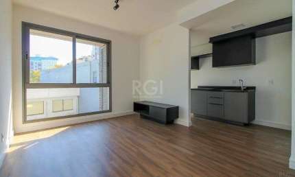 Semi mobiliado, 2 quartos (1 suíte) e 1 vaga. Infra completa e ótima localização