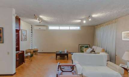 Casa com 3 dormitórios com 279.5m², no bairro Três Figueiras