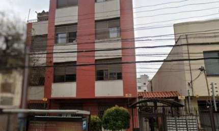 Apartamento de 2 dormitórios, sendo 1 suíte no bairro Menino Deus