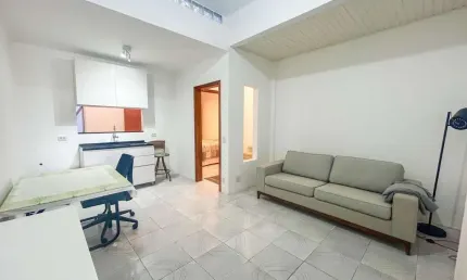 Apartamento de 1 dormitório, suíte ampla, semimobiliado, com pátio privativo no bairro mont serrat.