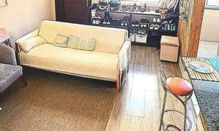 Apartamento de dois quartos e uma vaga de garagem no bairro Menino Deus