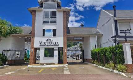 Casa em Condomínio fechado, 5 dormitórios sendo 2 suítes, 5 banheiros, 203 m² de área privativa, 2 garagem cobertas