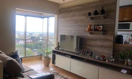 Apartamento com sacada e churrasqueira, 52m² privativos, 2 dormitórios e 1 vaga de garagem escriturada, na Lindolfo Henke - Bairro Sarandi