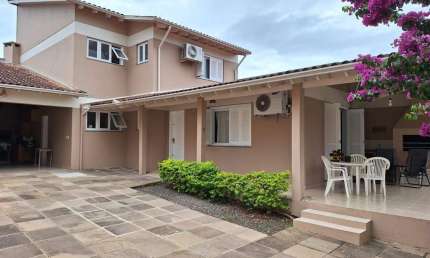 Casa com 3 quartos à venda na Rua César de Castro, --, Teresópolis, Porto Alegre