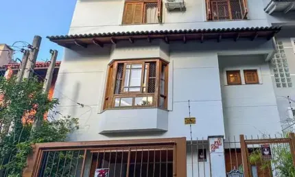 Excelente casa com 214m² privativos na Rua Dona Paulina - Bairro Tristeza!