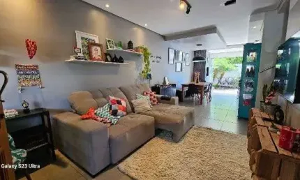 Casa em Porto Alegre, no bairro Hípica, com 3 dormitório(s), e 3 banheiros, à venda.