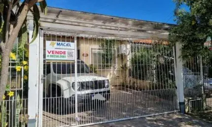 Casa em Porto Alegre, no bairro Hípica, com 2 dormitório(s), e 2 banheiros, à venda.