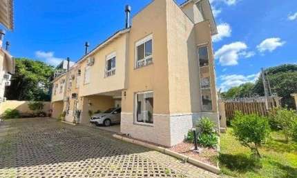 Casa Condominio em Porto Alegre, no bairro Ipanema, com 3 dormitório(s), e 3 banheiros, à venda.
