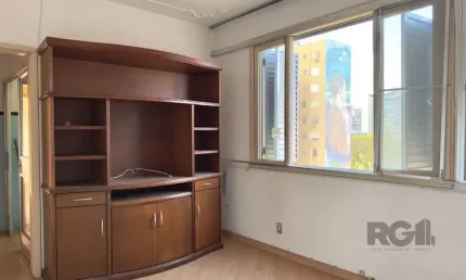 Apartamento mobiliado de 2 dormitórios, totalmente reformado, no centro histórico