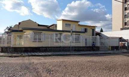Casa para Venda - 200m², 4 dormitórios, 4 vagas - Passo da Areia