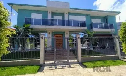 Casa em Porto Alegre, no bairro Hípica, com 3 dormitório(s), e 3 banheiros, à venda.