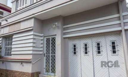 Casa Espaçosa de 3 Dormitórios à Venda no Bairro Moinhos De Vento!