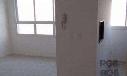 Apartamento com 75m² privativos, 3 dormitórios sendo 1 suíte, living dois ambientes, imóvel arejado e iluminado.