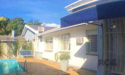 Casa com 3 dormitórios, localizada no bairro Jardim Itu em Porto Alegre/RS.