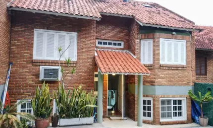 Casa em condomínio fechado com 3 quartos à venda na Rua Simão Bolívar, --, Vila Conceição, Porto Alegre