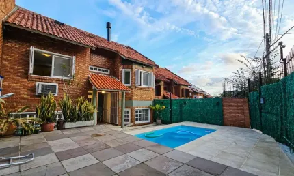 Casa na vila conceição, 3 dormitórios, 1 suíte, churrasqueira, lareira, 4 vagas, piscina aquecida e vista perene para o rio.