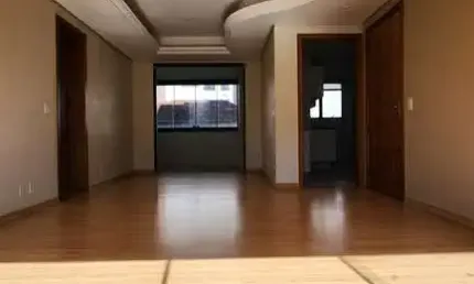 Apartamento de 103m² com 3 dormitórios, 1 suíte e 2 Vagas no Bairro Petrópolis