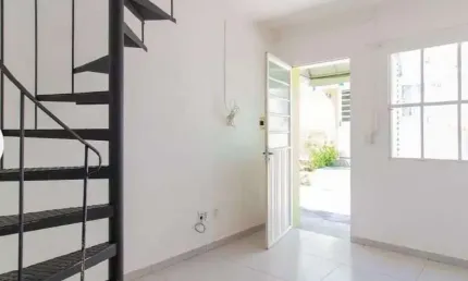 Aconchegante sobrado com 1 dormitório, suíte, vaga, no bairro são josé em porto alegre/rs.
