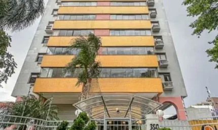 Apartamento de 3 quartos, suíte e 1 vaga de garagem no bairro Menino Deus em POA