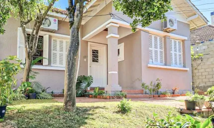 Casa com 3 quartos à venda na Rua Caracas, --, Jardim Lindóia, Porto Alegre