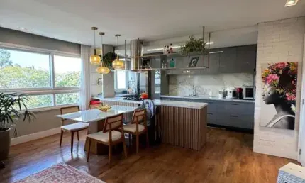 Apartamento com 02 quartos (01 suíte) e 01 vaga escriturada