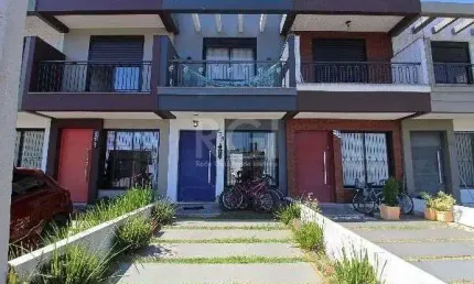 Casa em Porto Alegre, no bairro Hípica, com 2 dormitório(s), à venda.
