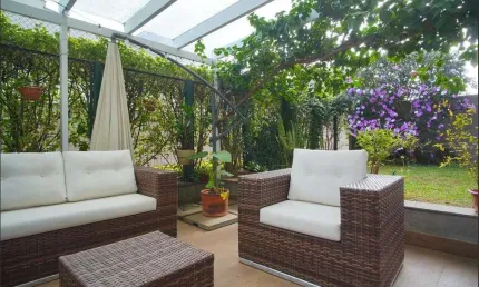 Apartamento garden semimobiliado 2 dormitórios, e vaga pra 2 carros.