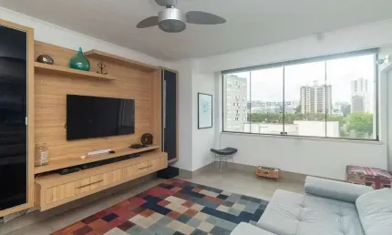 Apartamento mobiliado com 76m², 2 dormitórios e sol da manhã no bairro floresta