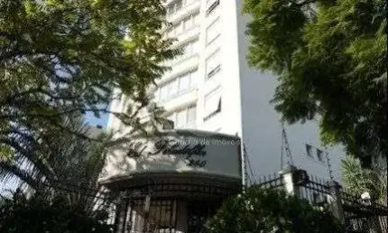 Apartamento de 3 quartos, suíte e 2 vagas de garagem no bairro higienópolis poa