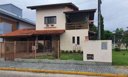 Casa para Venda em Florianópolis, Carianos, 5 dormitórios, 2 suítes, 5 banheiros, 4 vagas
