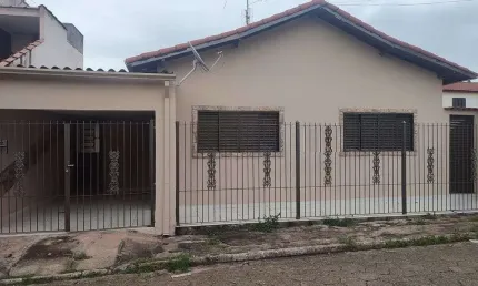 Casa com 3 quartos à venda na Rua Roberto Coutinho Rezende, 70, Guanabara, Pouso Alegre