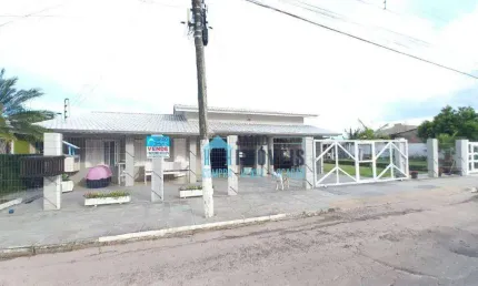 Casa com 3 dormitórios, amplo pátio e piscina à venda, por R$ 486,000,00- Indianópolis - Tramandaí/RS