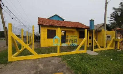 Casa com 3 dormitórios à venda por R$ 200.000,00 - Centro - Balneário Pinhal/RS