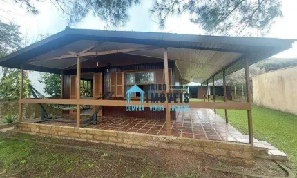 Lindo Chalé em Madeira e alvenaria, à venda por R$ 170.000 - Centro - Balneário Pinhal/RS