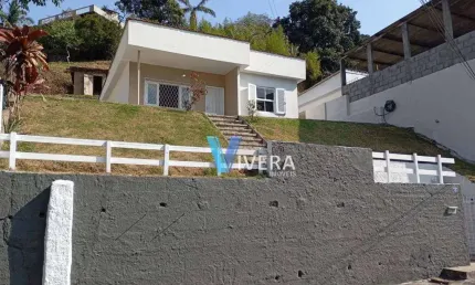 Casa com 3 dormitórios à venda, 81 m² por R$ 380.000,00 - Vale do Paraíso - Teresópolis/RJ